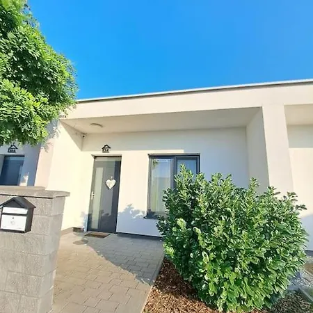 Διαμέρισμα Moderny 2 Izbovy Dom So Zahradou A Terasou Blizko Bratislavy *