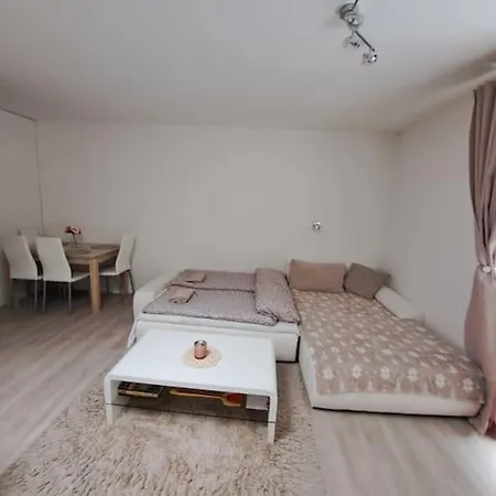 Διαμέρισμα Moderny 2 Izbovy Dom So Zahradou A Terasou Blizko Bratislavy Slovensky Grob