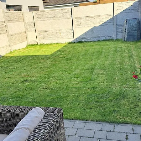 Lägenhet Moderny 2 Izbovy Dom So Zahradou A Terasou Blizko Bratislavy *