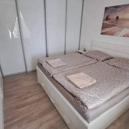 Lägenhet Moderny 2 Izbovy Dom So Zahradou A Terasou Blizko Bratislavy
